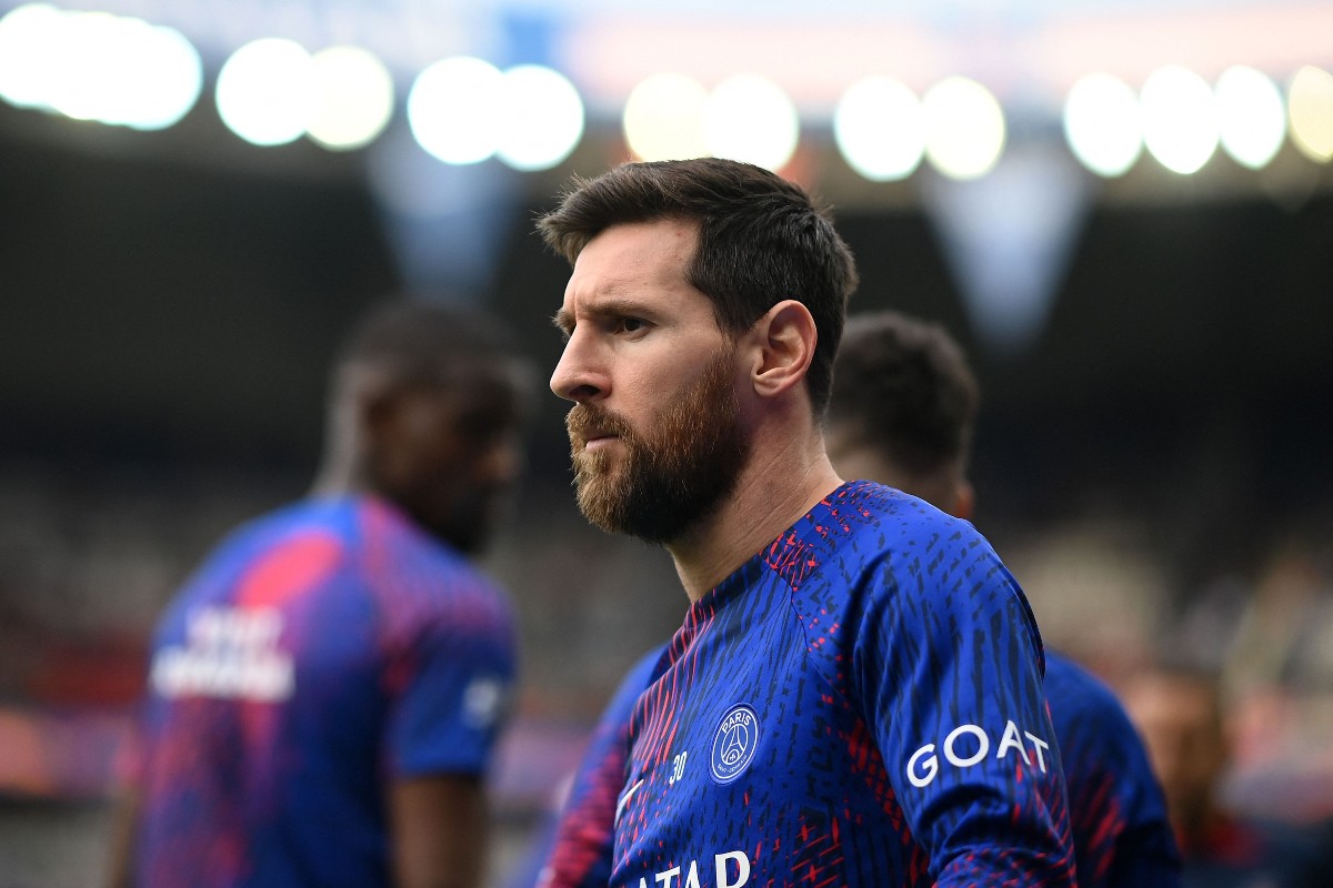 Lionel Messi shown in Chicago Bulls jersey amid Barcelona rumors