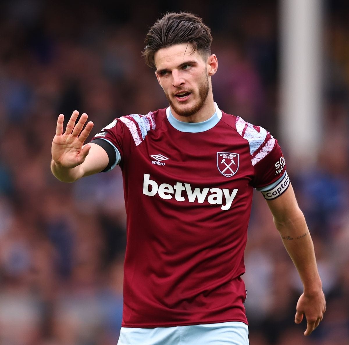 Former West Ham star says it will be difficult for Declan Rice to turn down Man City | CaughtOffside