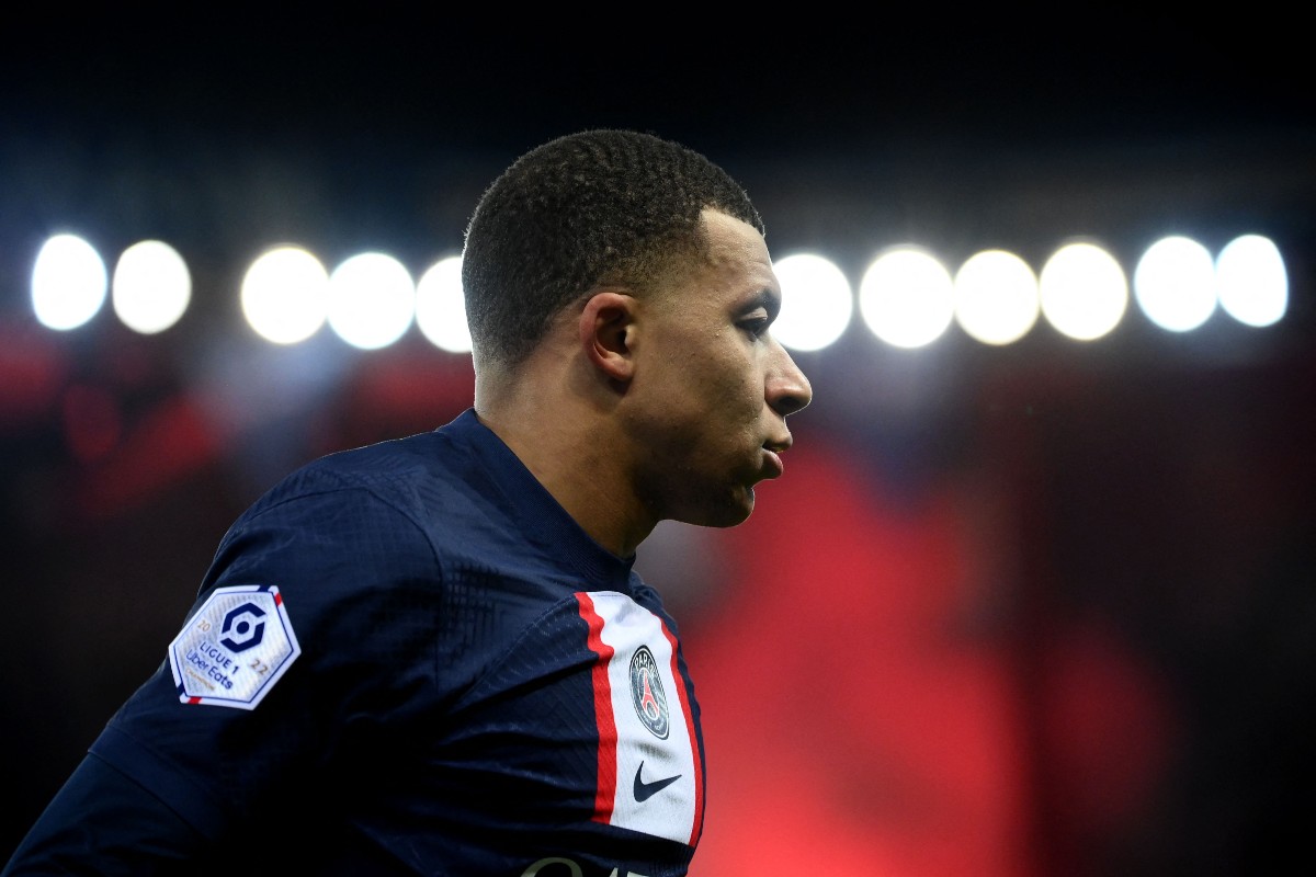 French superstar Mbappe informs PSG he will not trigger contract