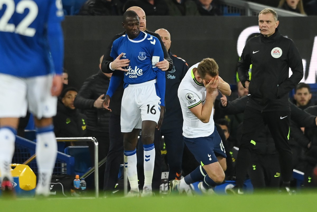 Tottenham news: Everton's Sean Dyche reopens war of words over Kane