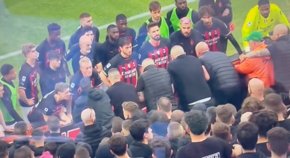 Incredible scenes between AC Milan Ultras and players after 2-0 defeat