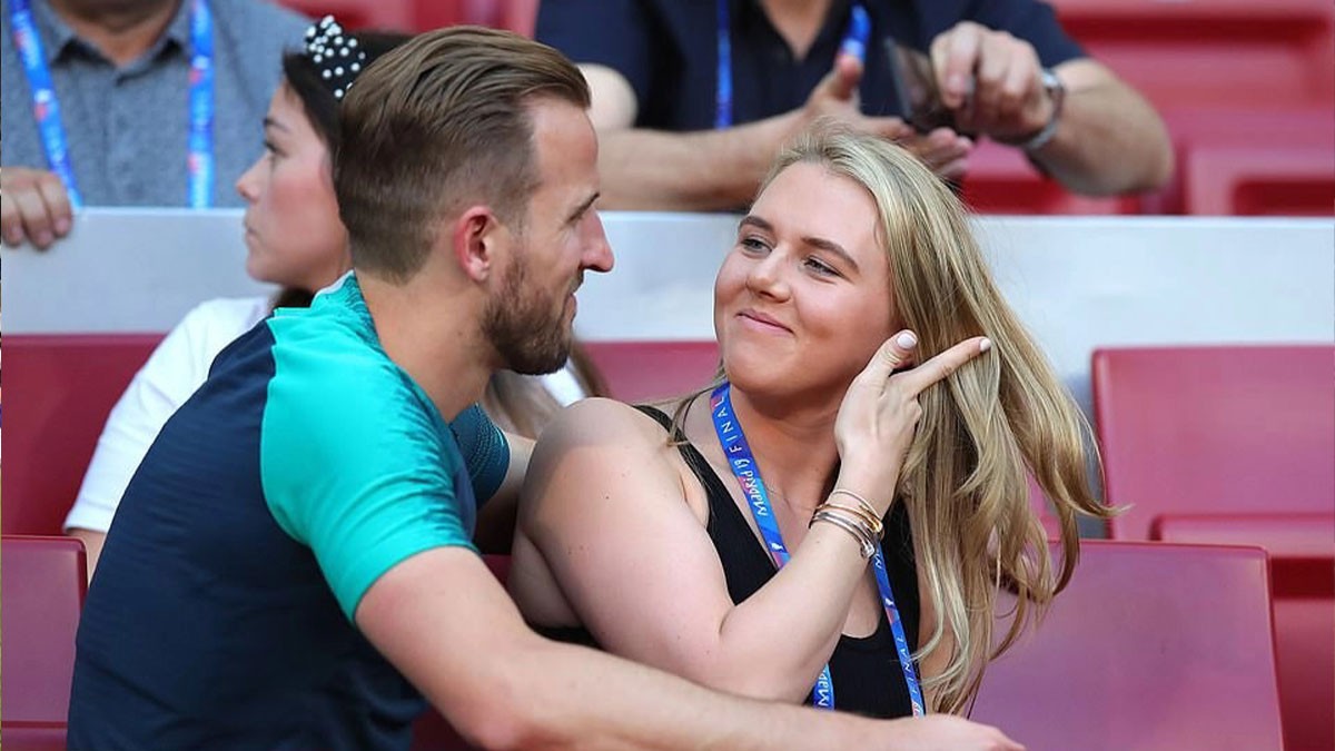 Harry Kane’s wife spotted house hunting in Germany