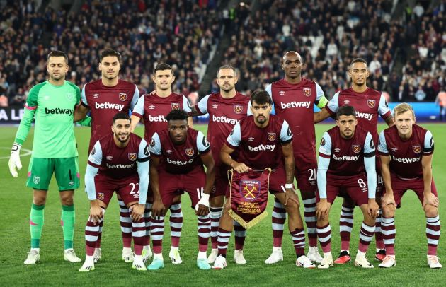 west ham players lining up