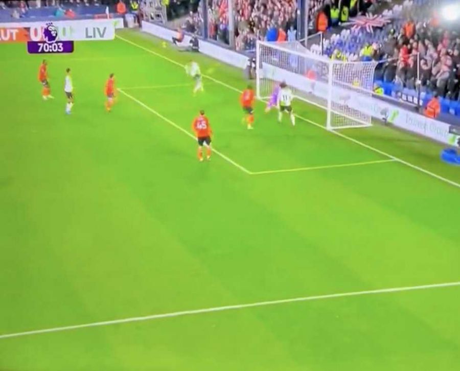 Video: Darwin Nunez with the miss of the season contender as he skies ...