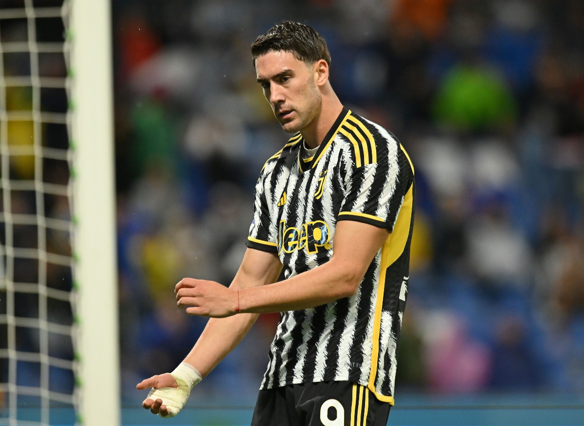 Arenal target Dusan Vlahovic looks set to stay at Juventus