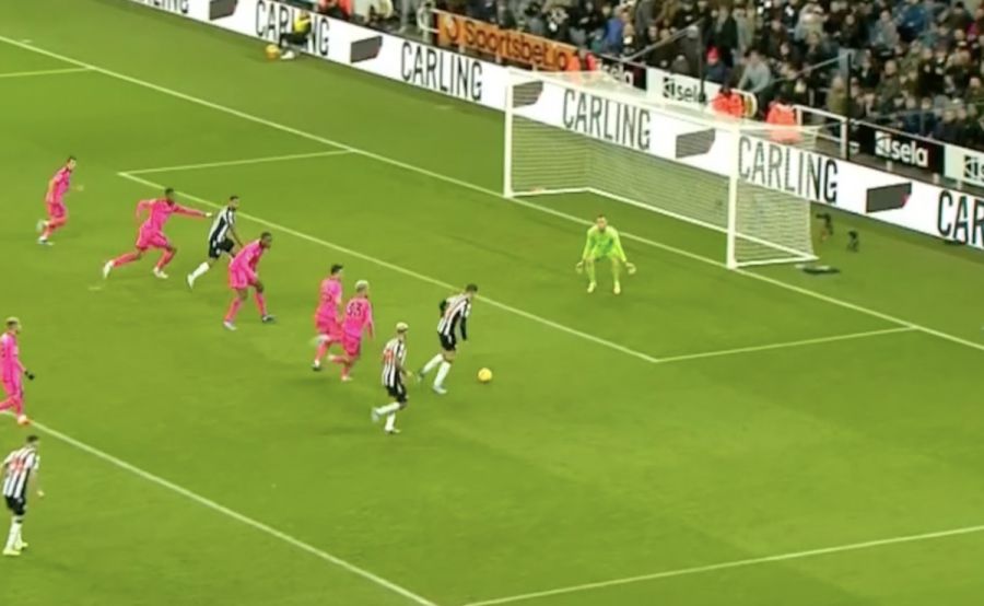 (Video) Lewis Miley Scores First Newcastle Goal Against 10-man Fulham