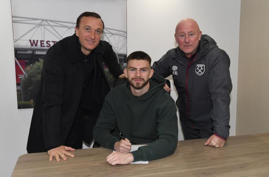 West Ham defender signs a new long-term contract with the club