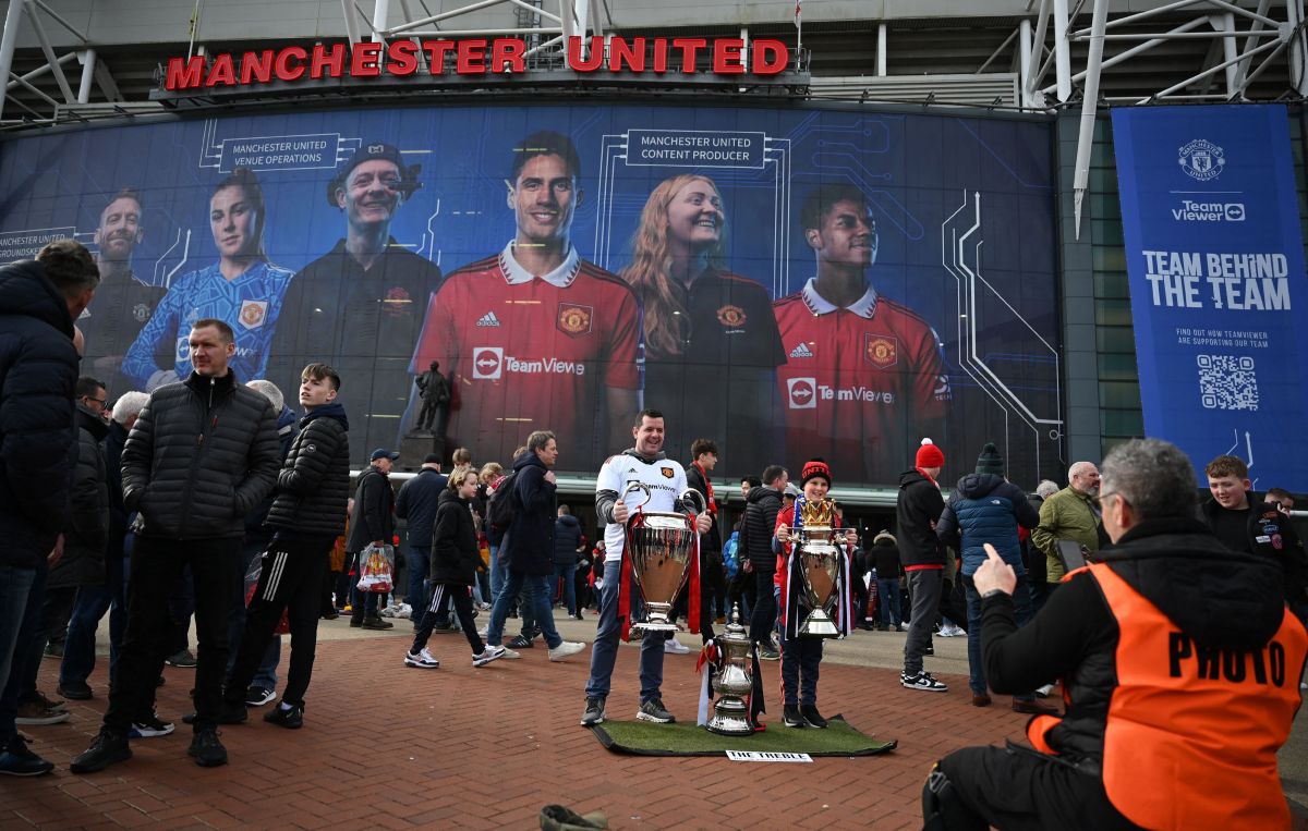 Manchester United Transfer News Red Devils to compete with Barcelona