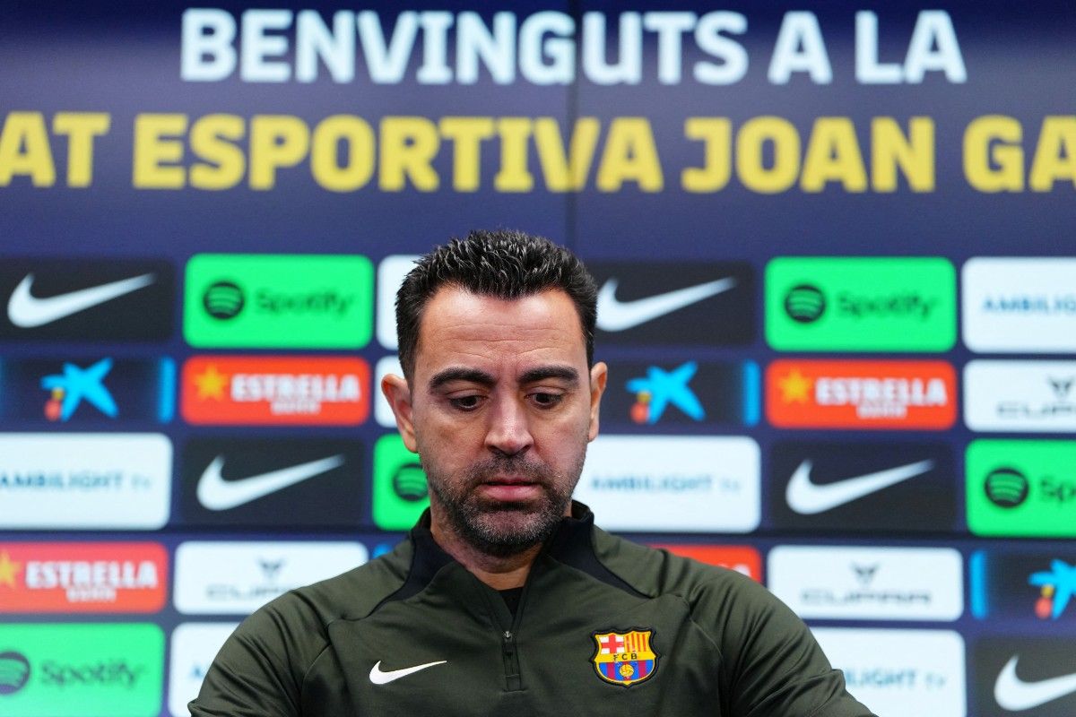 Xavi says €80m Barcelona star “happy” in Spain amid Man United interest, hints at player staying