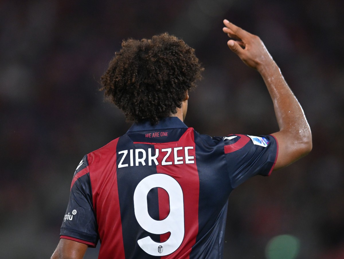 Joshua Zirkzee urged to sign for Liverpool