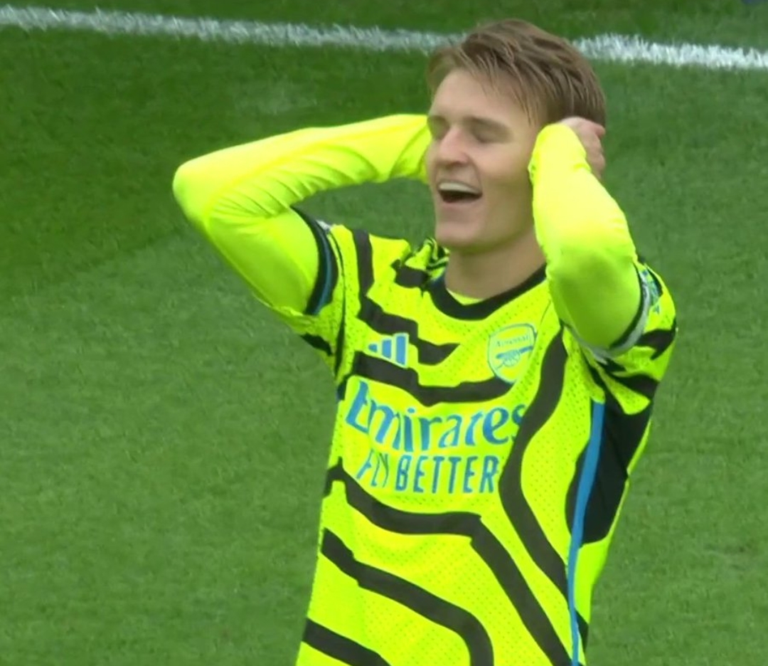 Video: Martin Odegaard scores stunner from outside the box to give Arsenal an early lead against Burnley