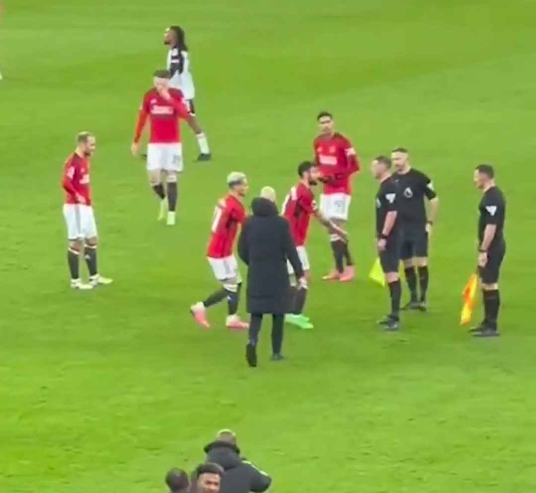 Watch: Bruno Fernandes involved in a heated argument with referee Michael Oliver after Fulham defeat