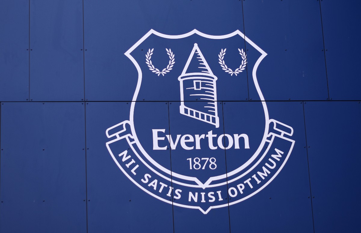 Pundit labels Everton as an “embarrassment” after rant with fan live on air