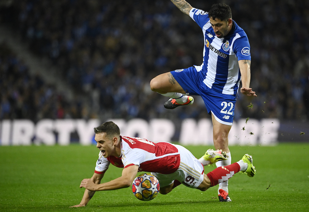 Alan Varela in action for Porto.