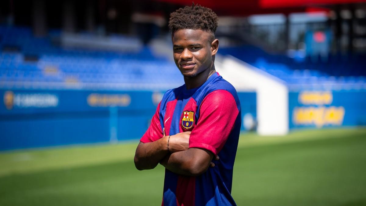 Arsenal and Chelsea want to sign Barcelona defender Mikayil Faye