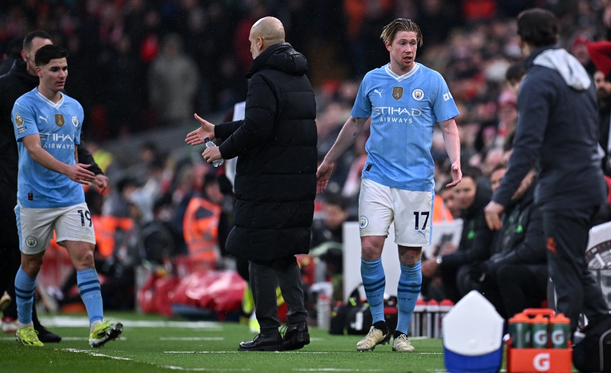 Kevin De Bruyne's contract talks have been put on hold.