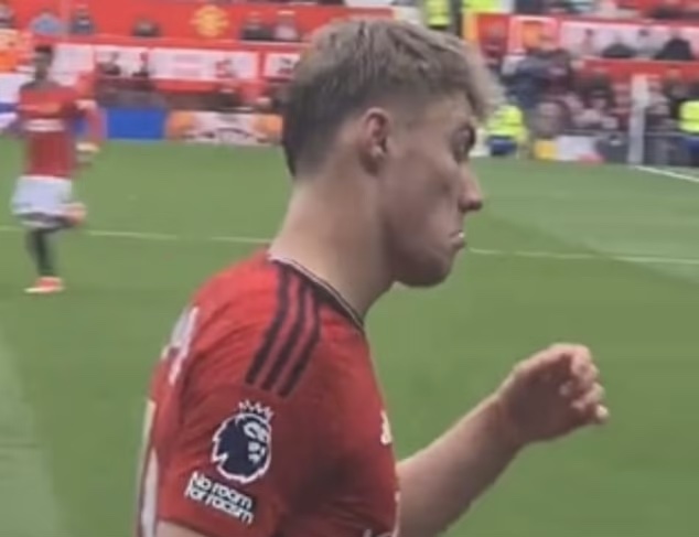 (Video) – Rasmus Hojlund’s reaction to Kobbie Mainoo being substituted against Burnley