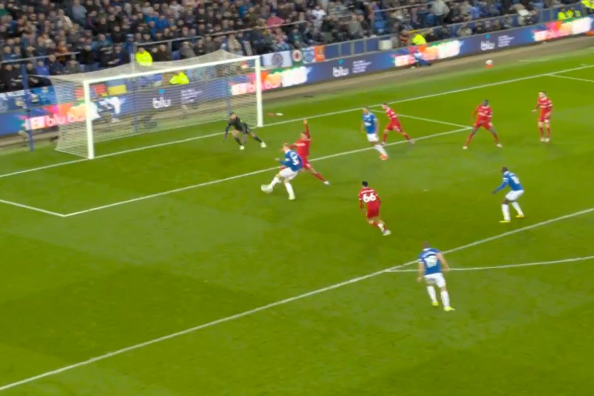 Video: Everton take deserving lead over Liverpool following VAR scare