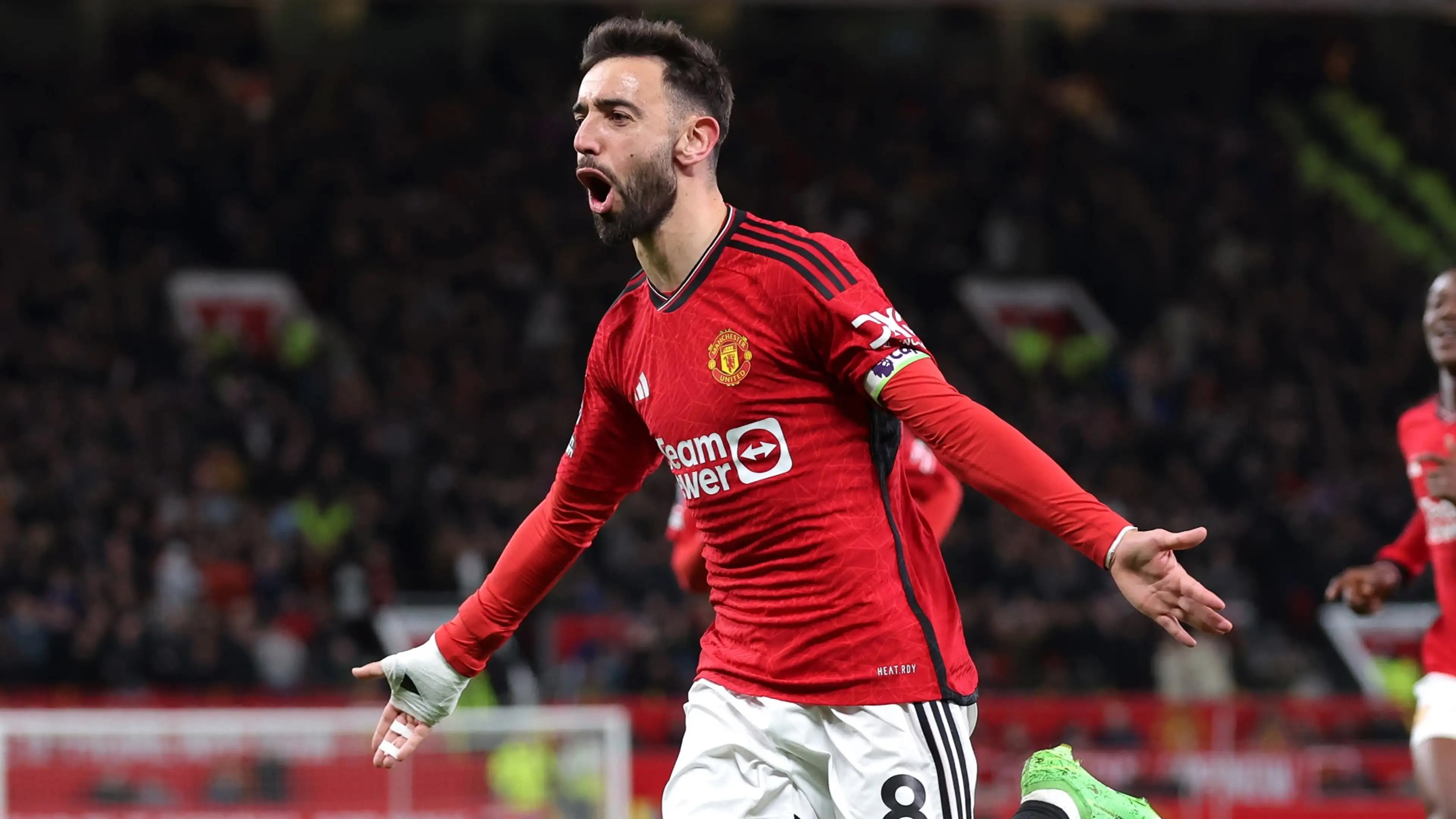 Manchester United legend Roy Keane sounds off on Bruno Fernandes during heated argument with Ian Wright.