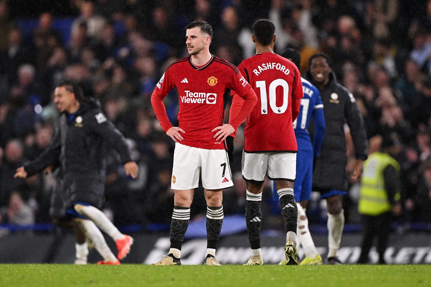 What Chelsea fans chanted at Mason Mount during Man United win