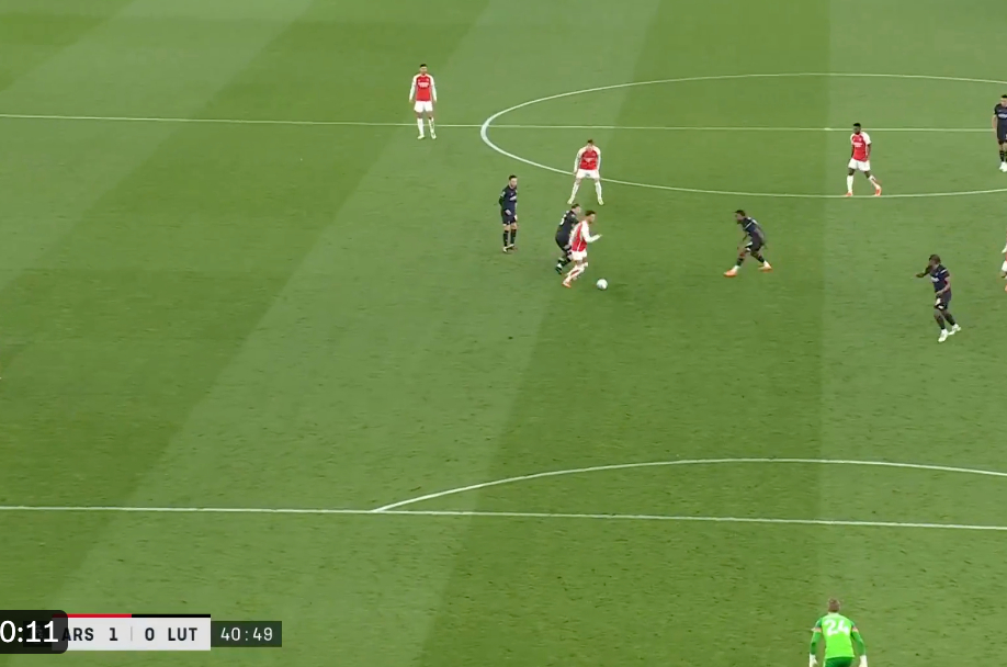 Video: Arsenal’s Ben White channels his inner Ronaldinho with an epic drag back
