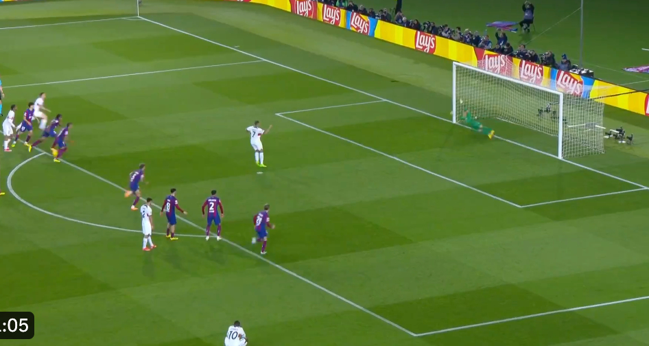 Video: Terrible defending sees Vitinha and Mbappe give PSG lead over Barcelona