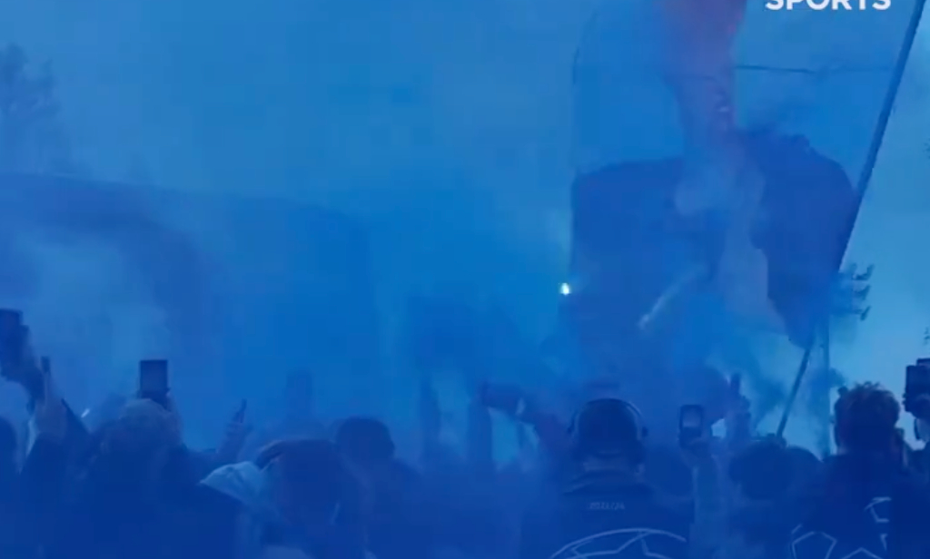 Video: Man City bus arrives through sea of blue smoke as UCL atmosphere builds