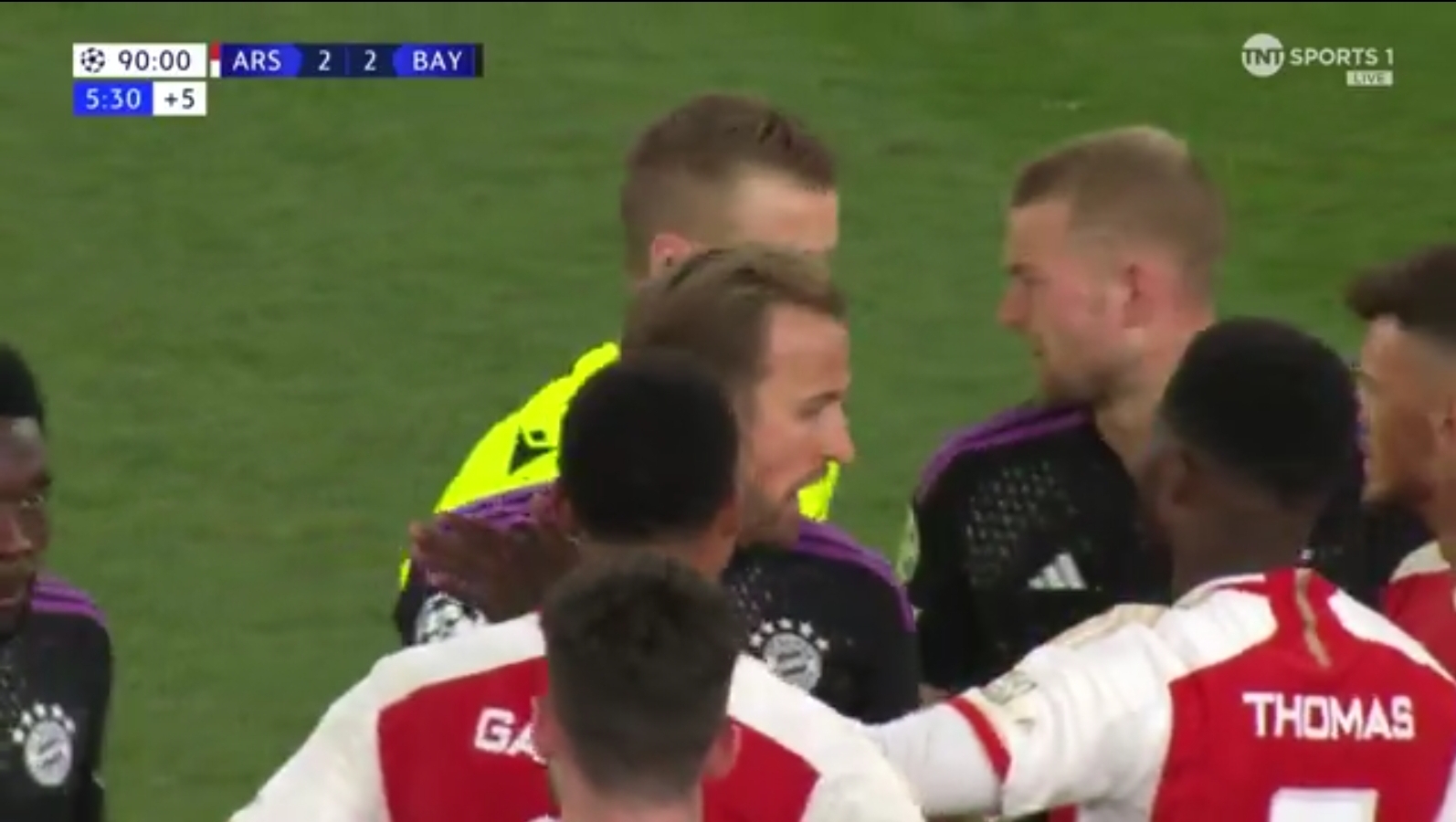 Watch: Bukayo Saka and Arsenal teammates furious with referee after being denied last second penalty against Bayern