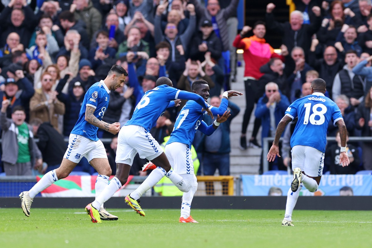 Video: Idrissa Gueye scores stunning Everton goal