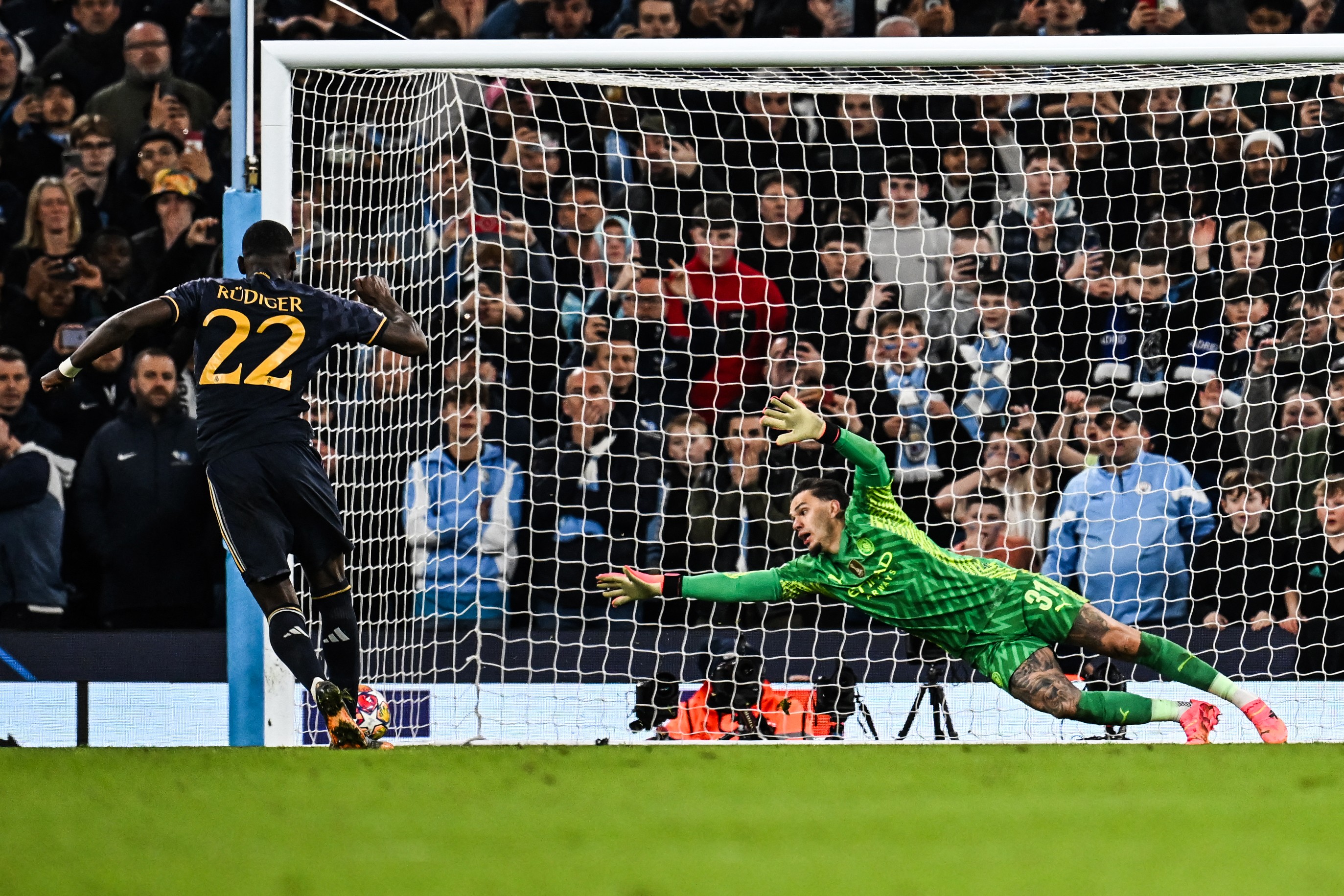De Bruyne shines but Man City’s missed penalties by Silva and Kovacic cost them dearly
