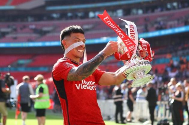 Lisandro Martinez celebrates FA Cup win.