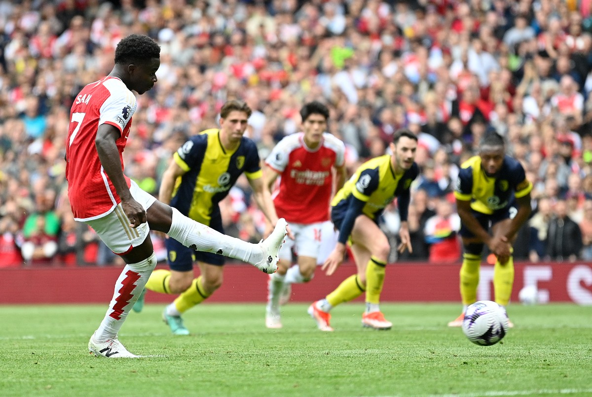 Video: Bukayo Saka’s composed penalty gives Arsenal the lead