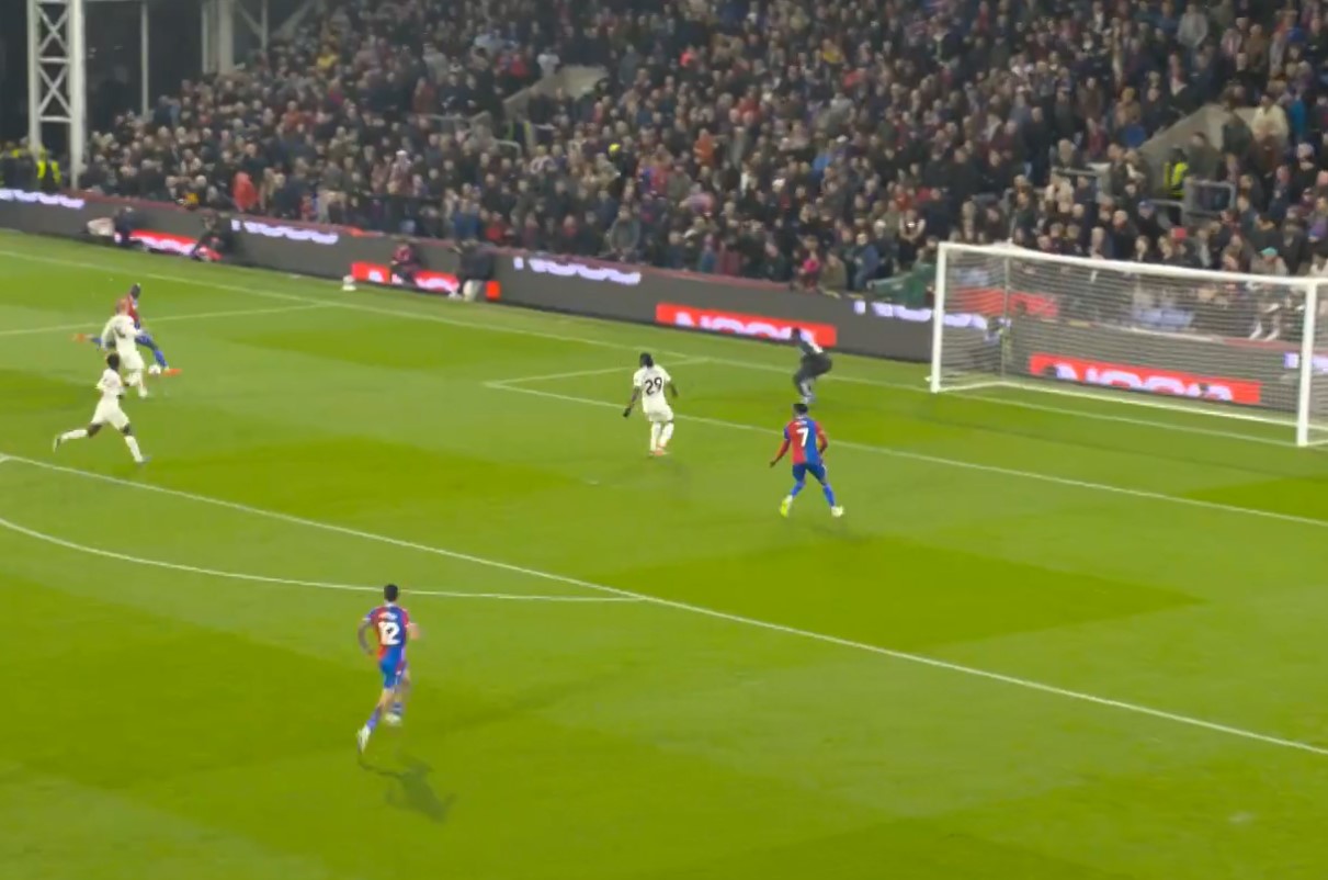 Video: Poor Man United defending punished as Crystal Palace star blasts shot passed Andre Onana