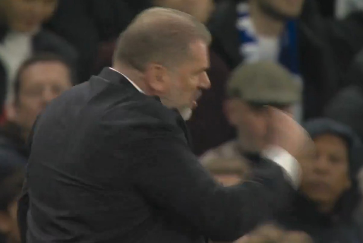 Video: Ange Postecoglou visibly furious on the sideline with Tottenham players