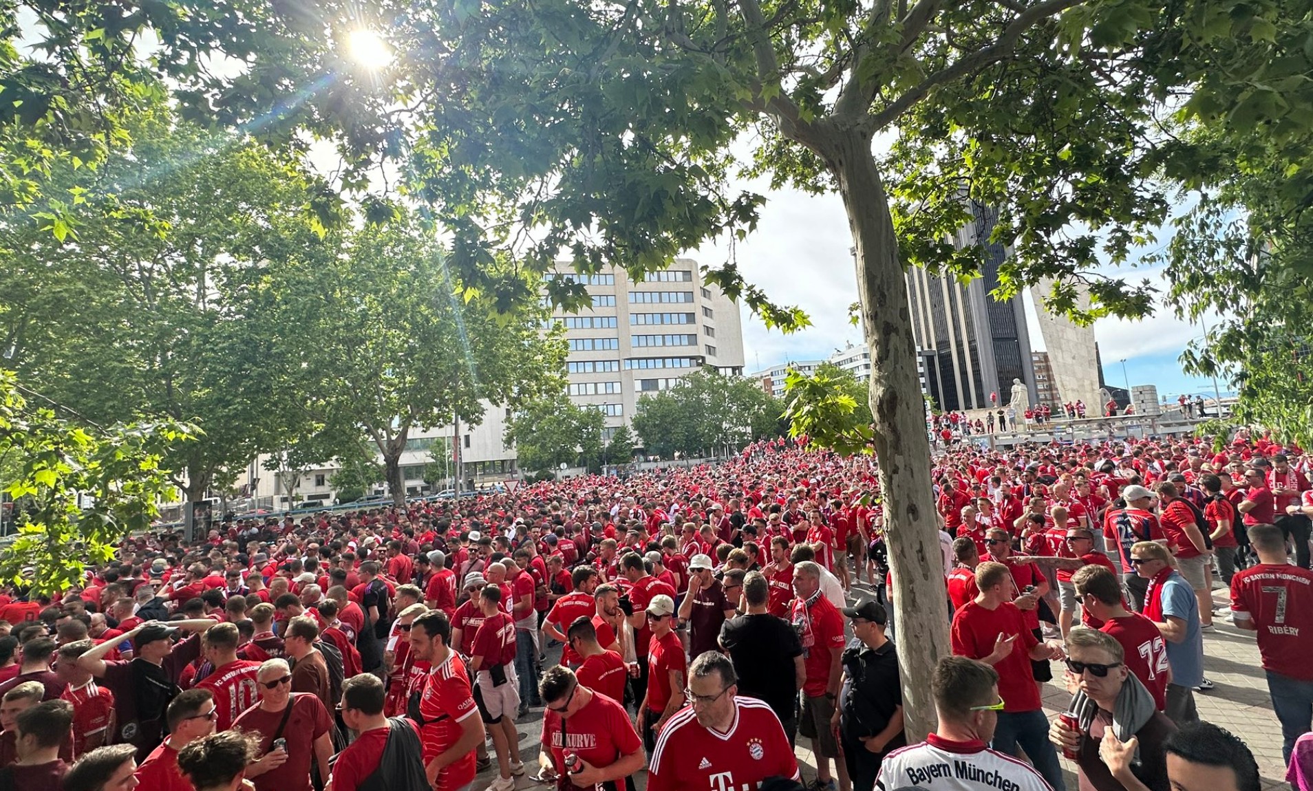 Video: Madrid is a sea of red as Bayern supporters head to the Bernabeu