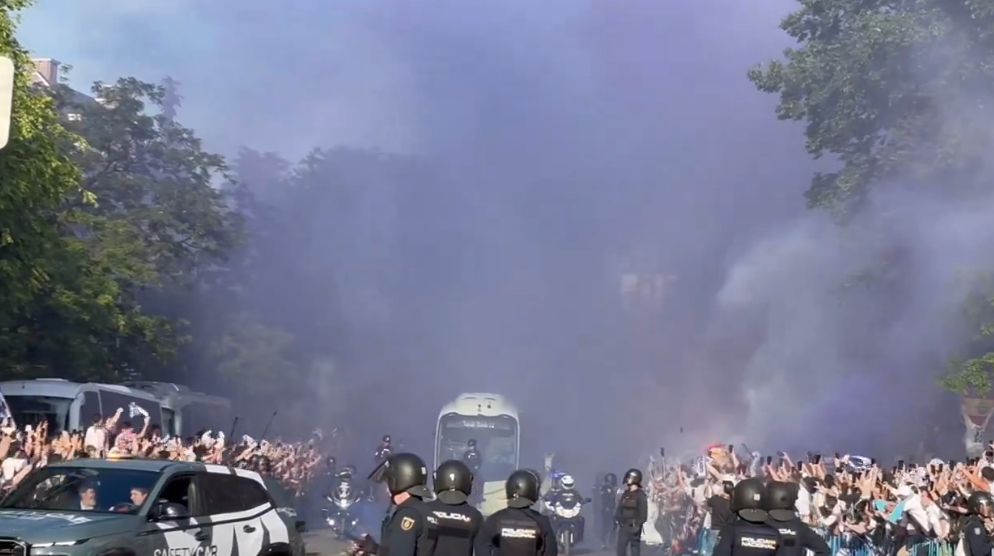 Video: Real Madrid’s players get insane welcome as they head to the Santiago Bernabeu