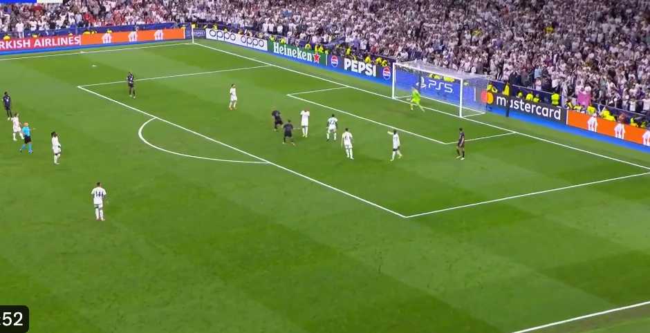 Video: Bayern incensed by linesman’s offside call as De Ligt hammers home at the death