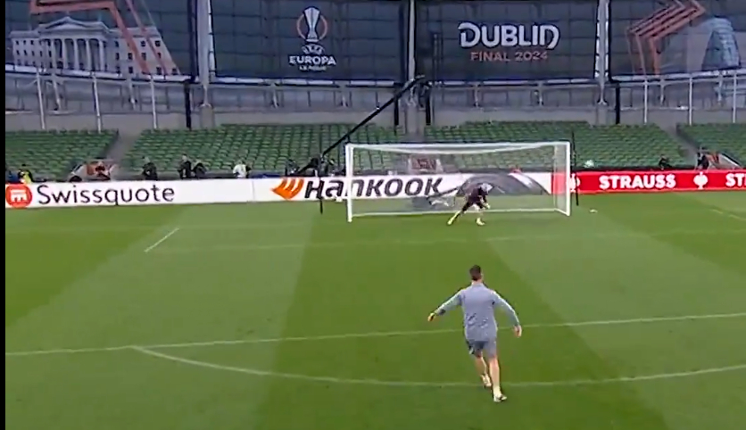 Video: Xabi Alonso can’t resist the lure of the Dublin Arena pitch