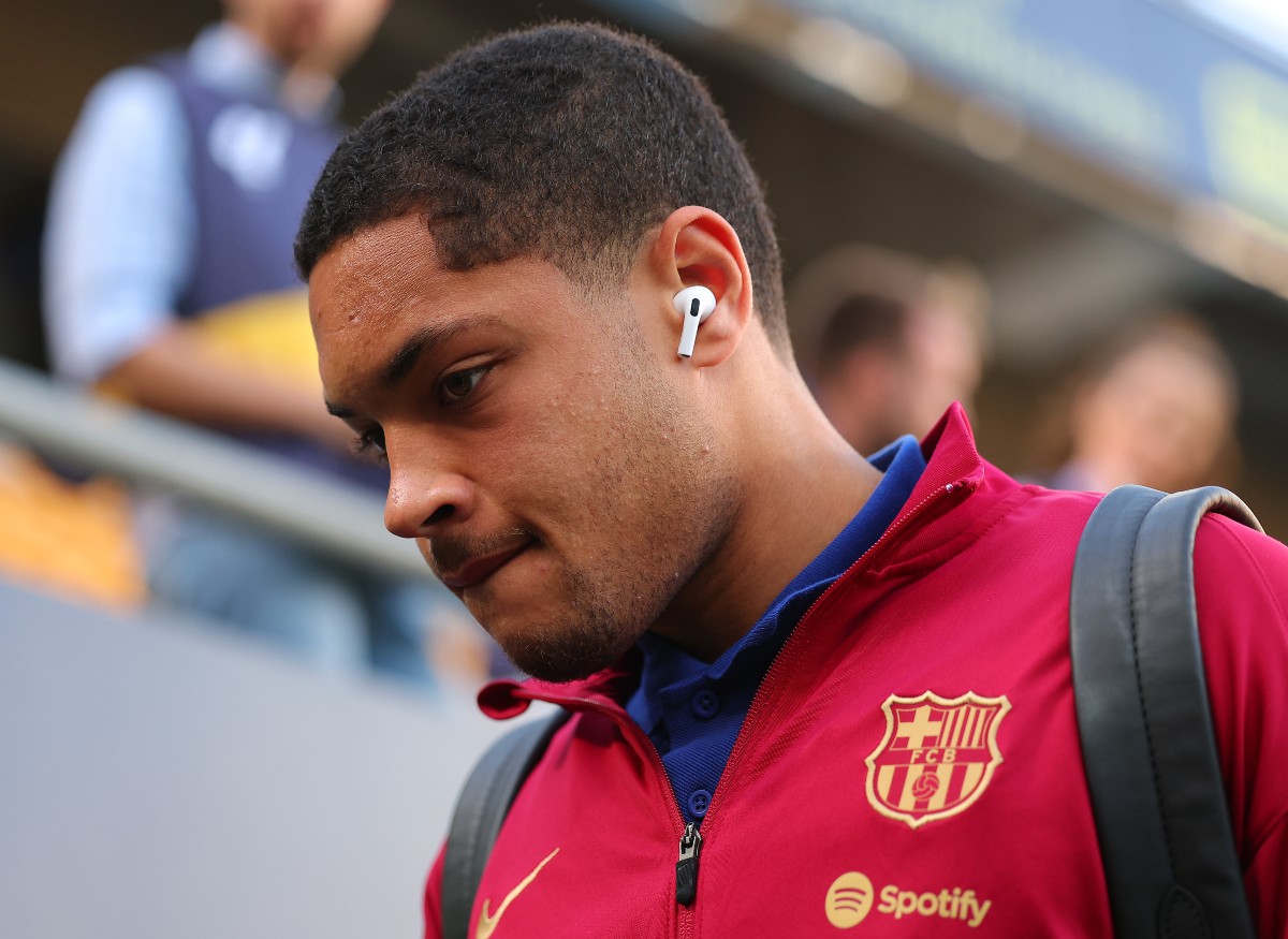Barcelona could swap Vitor Roque for Joao Felix