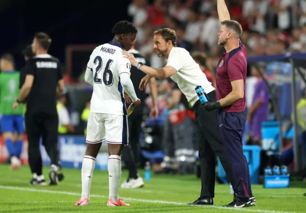 Kobbie Mainoo of England speaks with Gareth Southgate, Head Coach of England, during the UEFA EURO 2024 group stage match between England and Slovenia at Cologne Stadium on June 25, 2024 in Cologne, Germany.