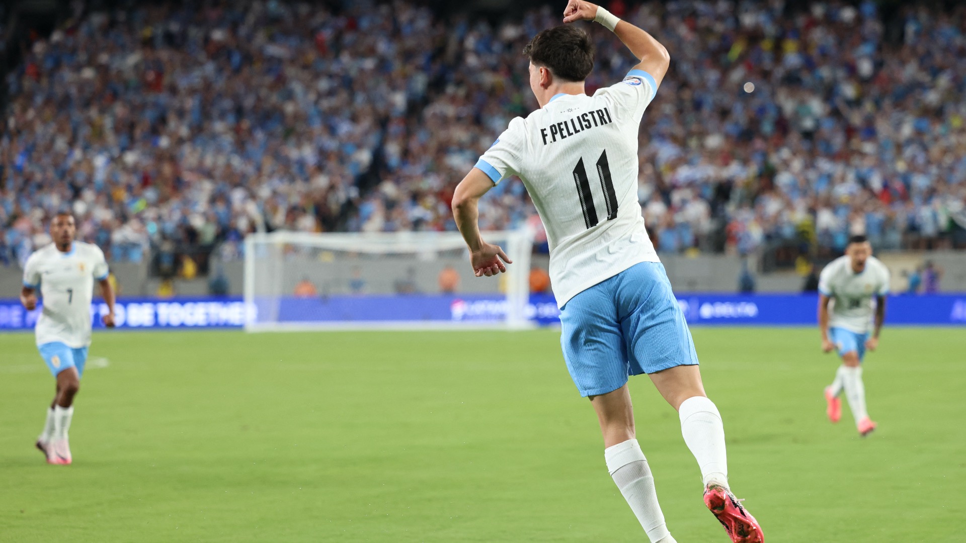 La stella del Man Utd si unisce ai ranghi dell’élite dopo aver segnato per l’Uruguay contro la Bolivia