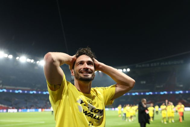 Dortmund's German defender #15 Mats Hummels celebrates Dortmund's victory at the end of their UEFA Champions League semi-final second leg football match against Paris Saint-Germain (PSG) at the Parc des Princes stadium in Paris on May 7, 2024.