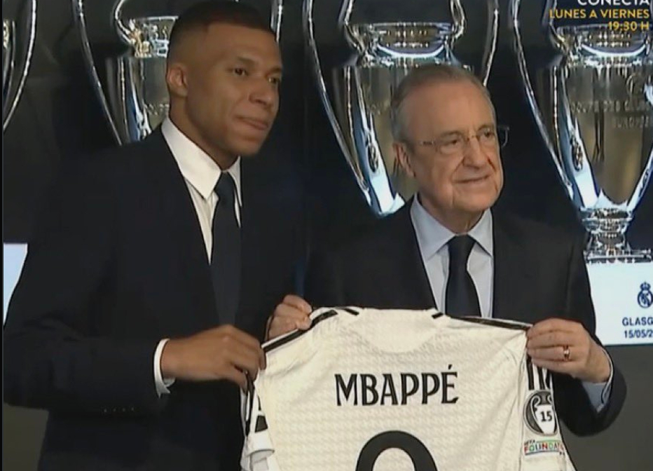 Photo: Kylian Mbappe holds his new Real Madrid shirt with Florentino Perez