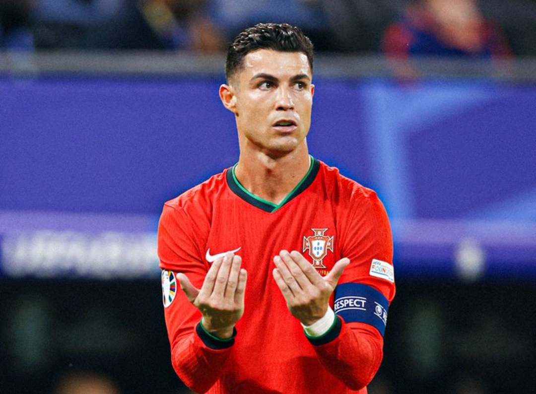 Video: Cristiano Ronaldo with one of the misses of the tournament as he fails to score from 8 yards out