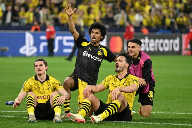 Dortmund's Austrian midfielder #20 Marcel Sabitzer, Dortmund's German forward #27 Karim Adeyemi Dortmund's German defender #15 Mats Hummels and Dortmund's German midfielder #38 Kjell Waetjen celebrate with their fans after the UEFA Champions League semi-final first leg football match between Borussia Dortmund and Paris Saint-Germain (PSG) on May 1, 2024 in Dortmund.