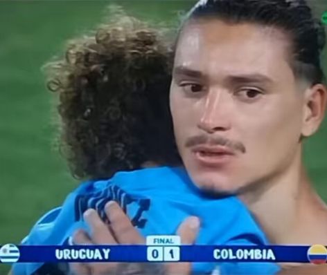 Video: Emotional Darwin Nunez tries to console his son after the violent altercation with Colombian fans