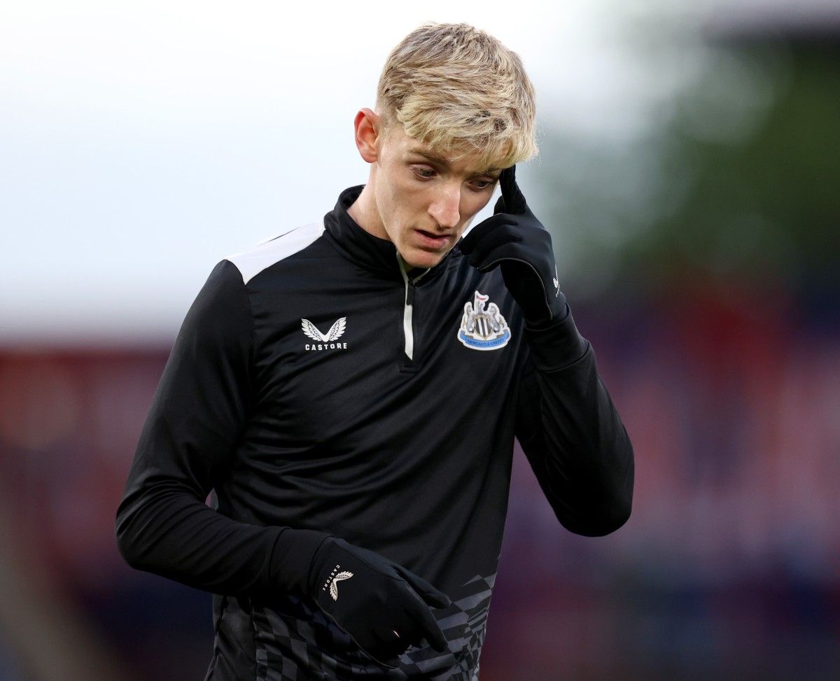 Newcastle to open contract talks with Anthony Gordon