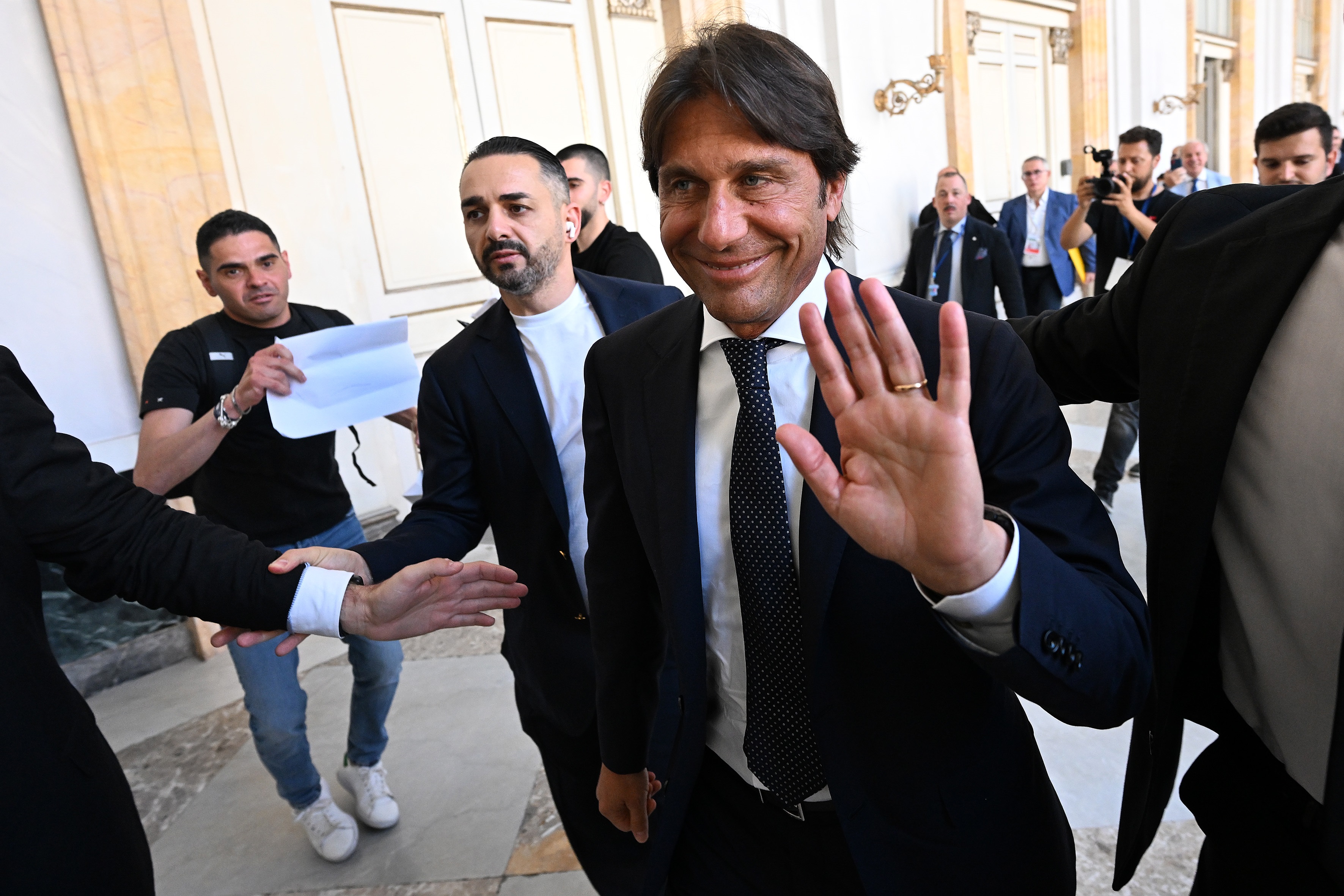 Exclusive: Antonio Conte activates Chelsea link after meeting held with ‘phenomenal’ ex-Blues star