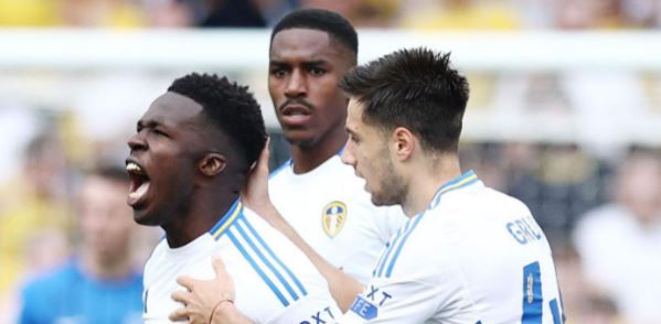 Leeds United sème la confusion autour de Liam Cooper Leeds United sème la confusion autour de Liam Cooper