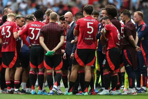 united vs city community shield ten hag with players